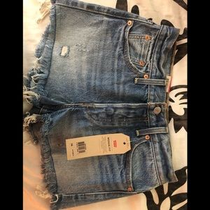 Levi’s Jean shorts NWT